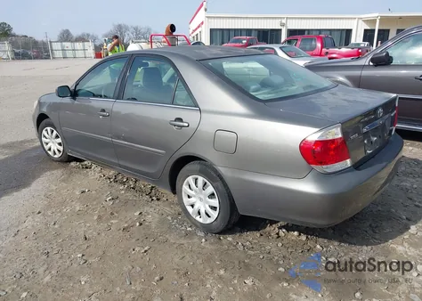 2005 Toyota Camry Le z USA, uszkodzony, nr VIN 4T1BE30KX5U507500